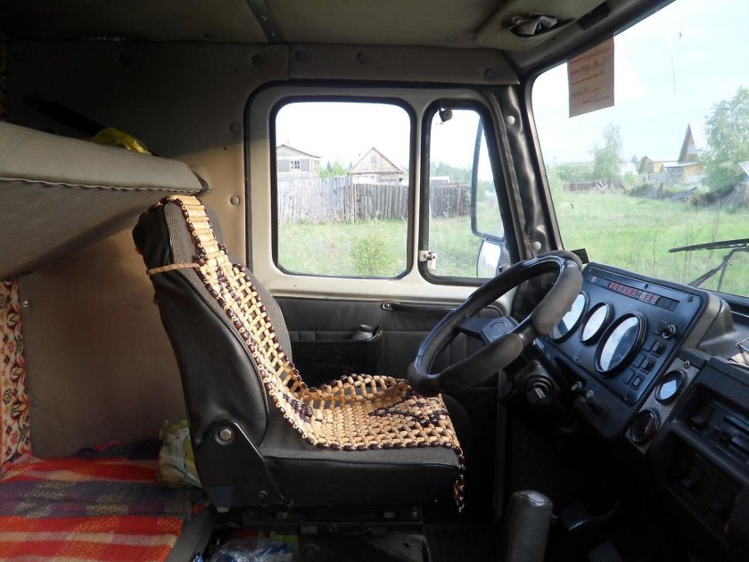 ЗИЛ 4331 кабина внутри