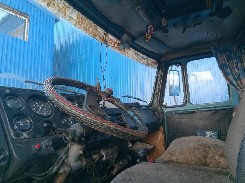 ЗИЛ 4331 кабина внутри