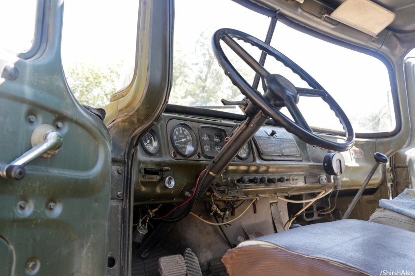 ЗИЛ-131 кабина внутри
