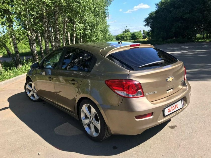 Шевроле Круз золотистый