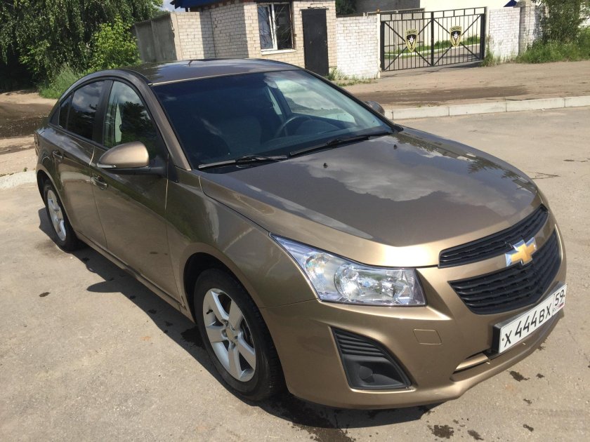 Шевроле Круз 2013 золотистый