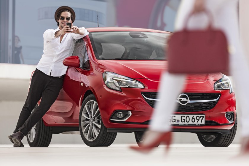 Девушки и Опель