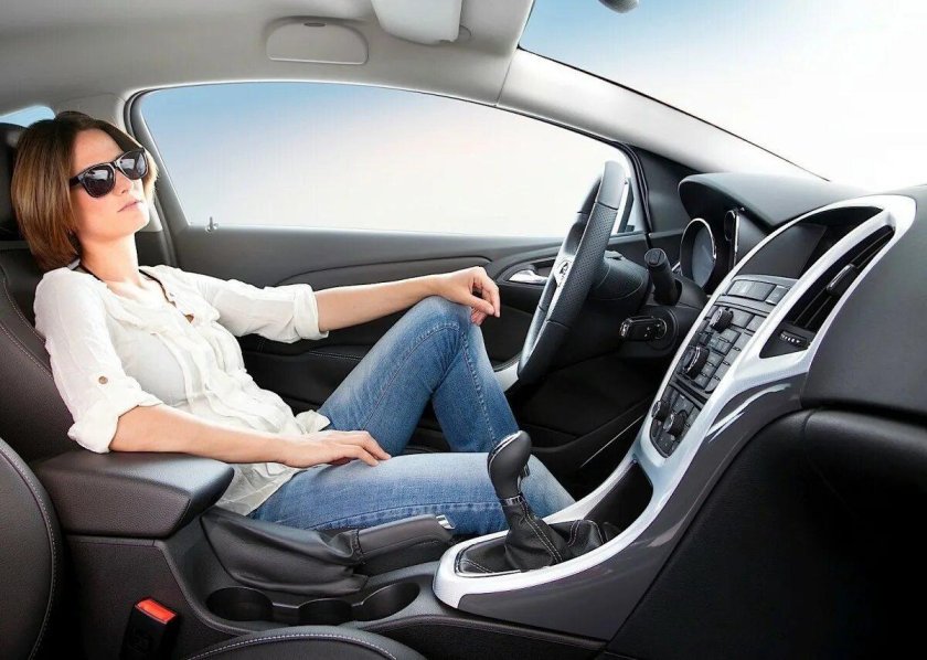 Опель Астра GTC салон