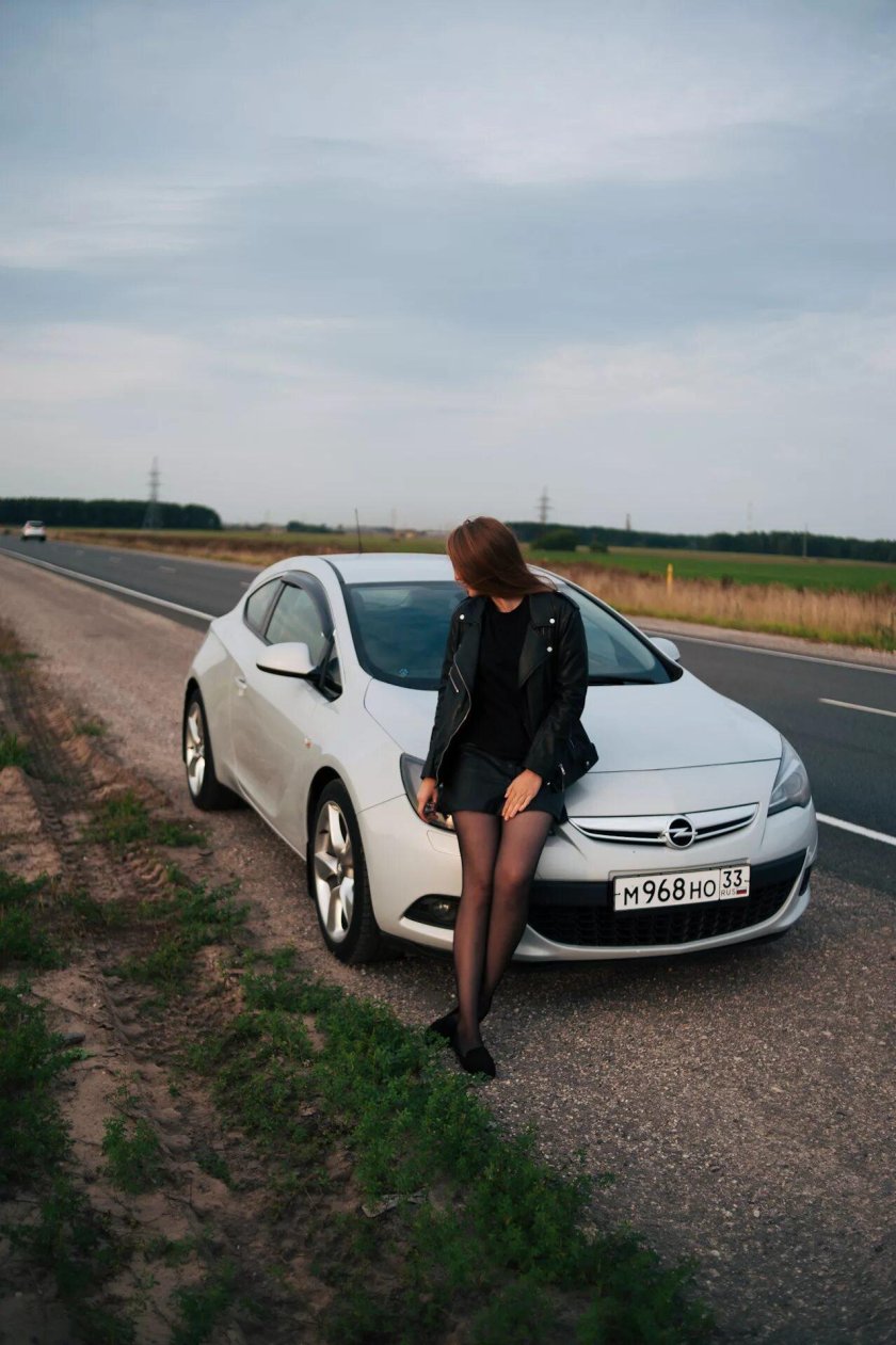 Девушки и Опель