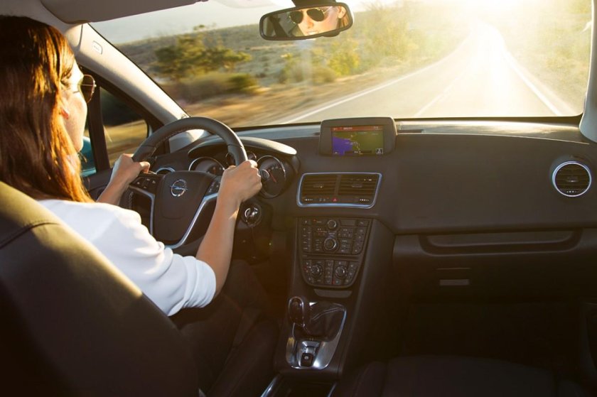 Девушка за рулем