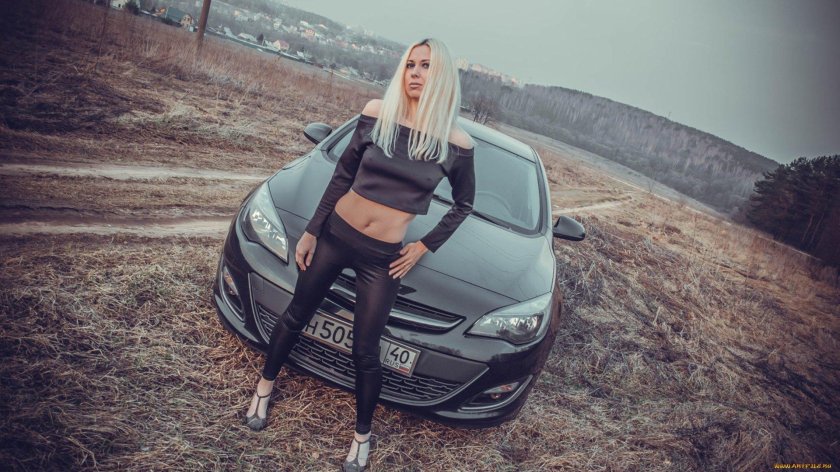 Девушки и Опель Астра