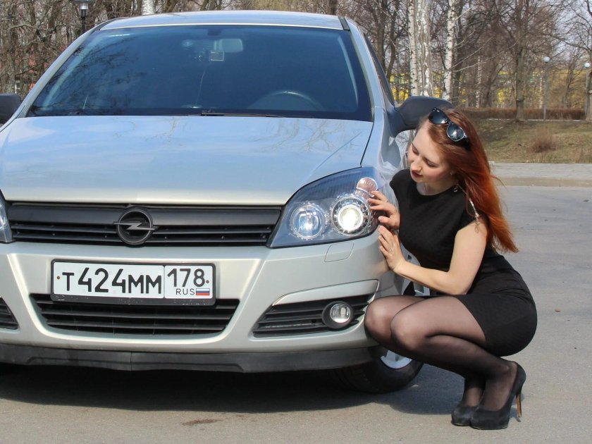 Девушки и Опель