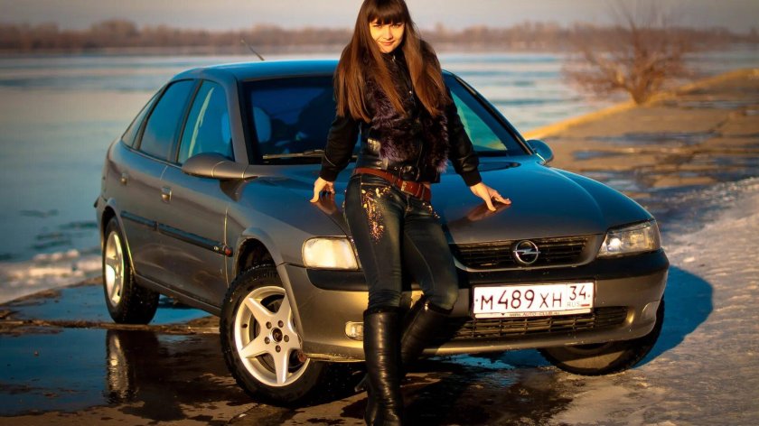 Девушки и Opel Vectra b