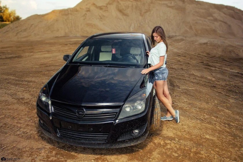 Девушки и Опель