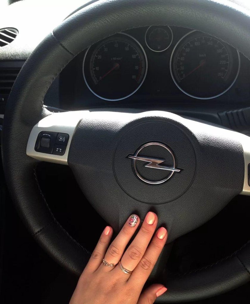 За рулем Опель Астра h