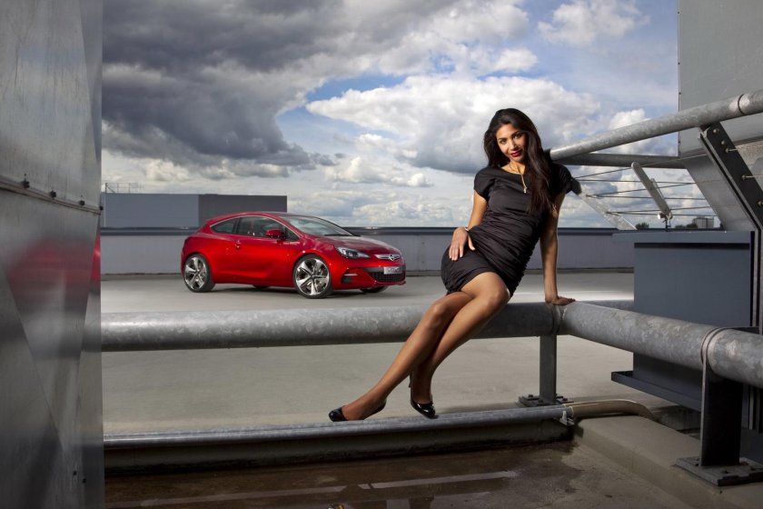 Девушка с авто картинки Опель