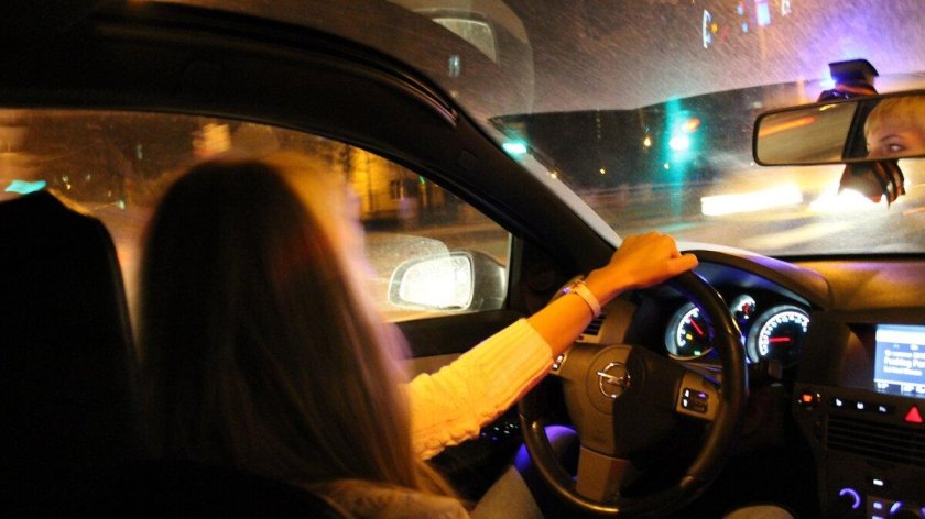 Девушка в машине