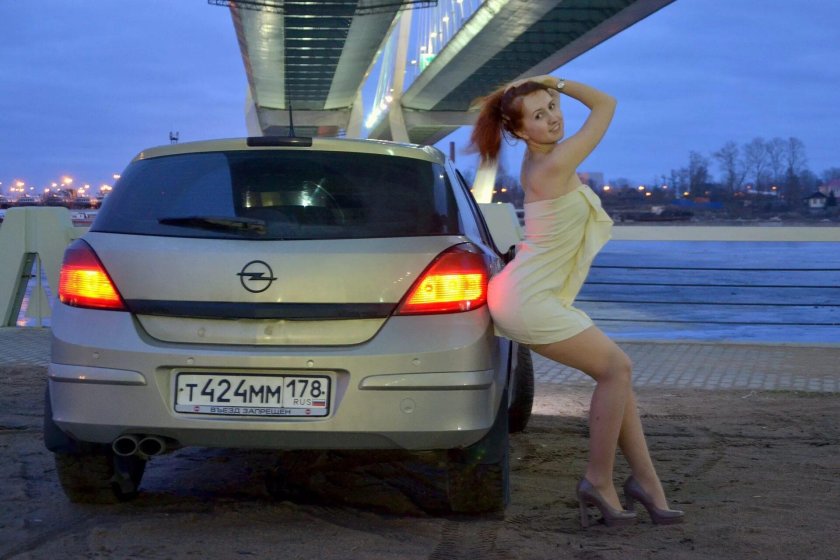 Девушки и Опель