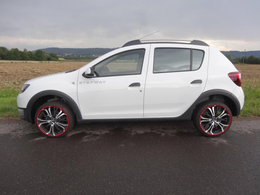 Рено Логан степвей на 17 дисках