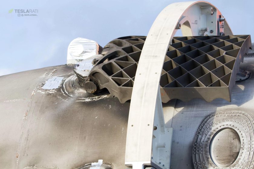 Посадочные опоры Falcon 9