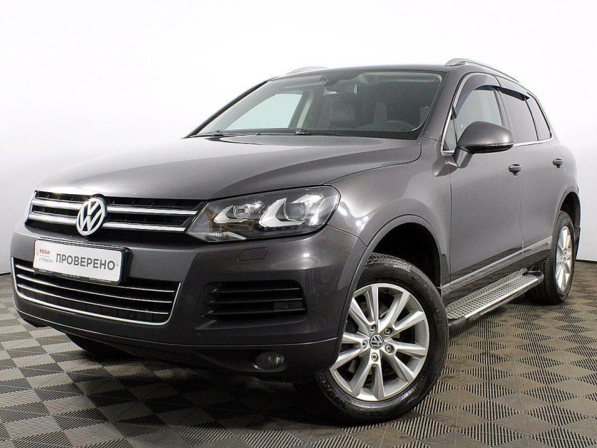 Volkswagen Touareg серый
