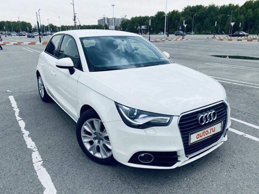 Белая ауди