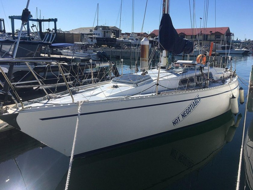 Contessa 32 парусная яхта