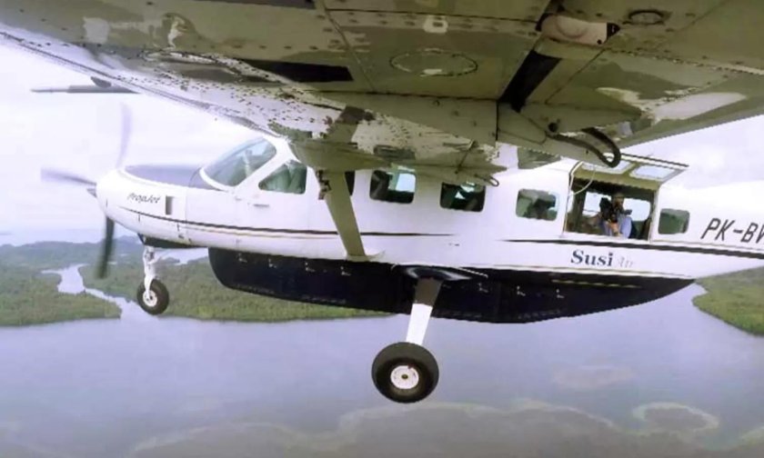 Вьетнамский пассажирский самолет