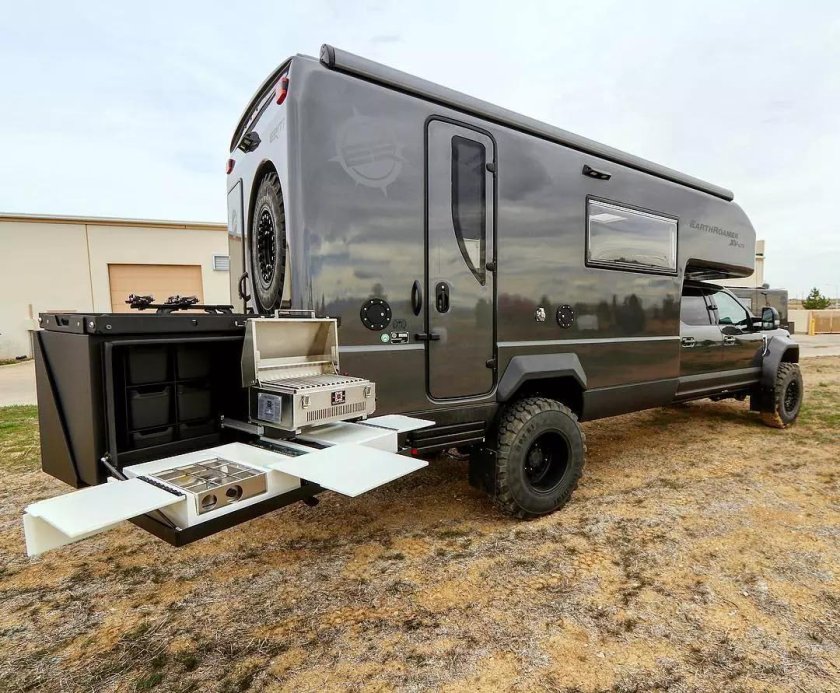 Ford f550 EARTHROAMER.