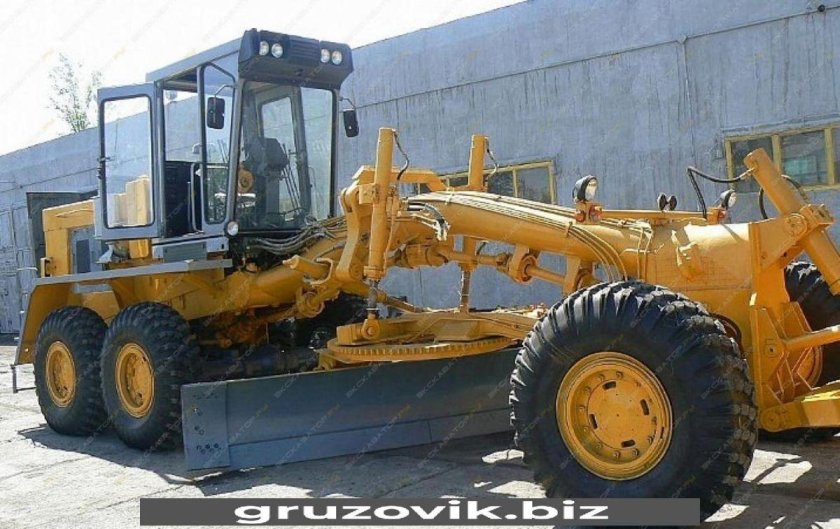 Грейдер ЧСДМ ДЗ-98
