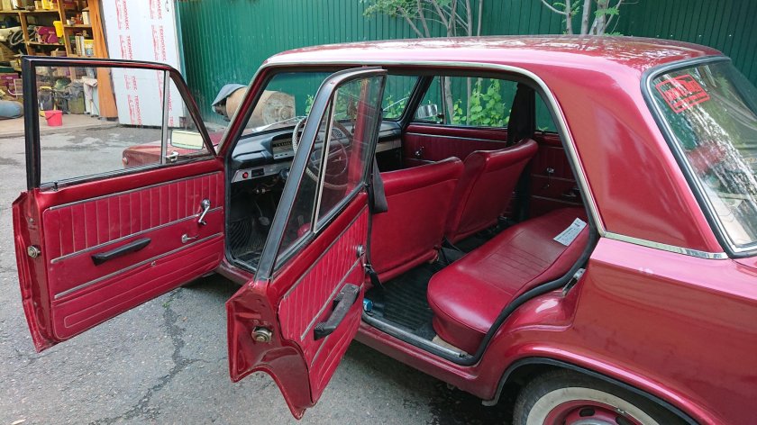 Красный салон ВАЗ 2101