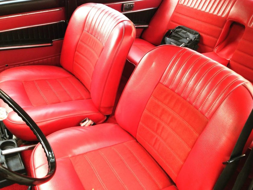 Красный кожаный салон ВАЗ 2106