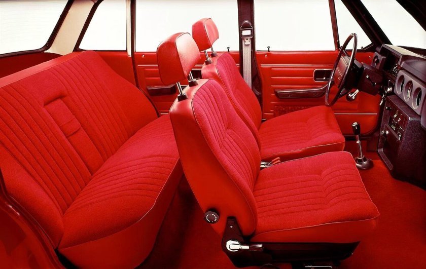 Volvo 140 Interior