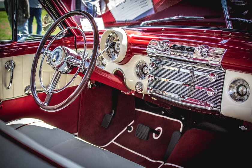 Салон ретро автомобилей