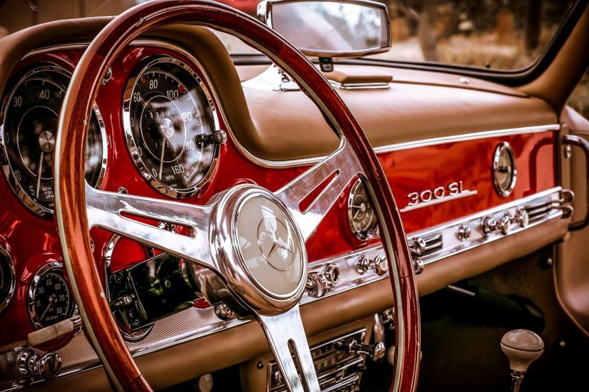 Мерседес Бенц 300 SL салон