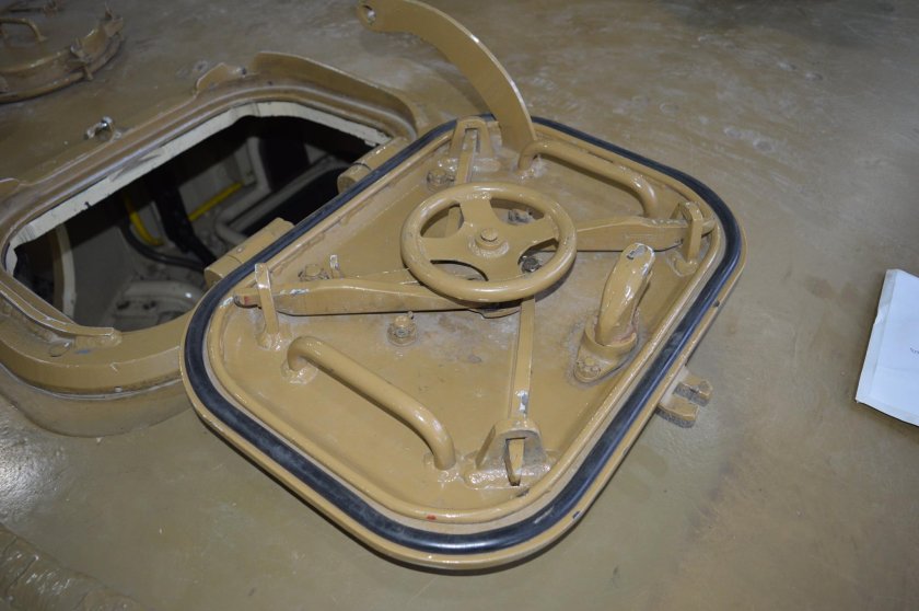 Люк заряжающего танка тигр