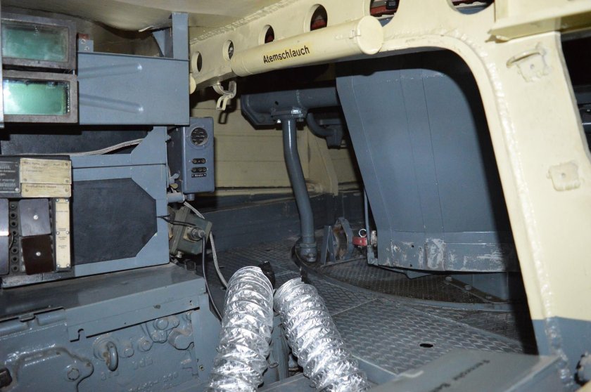 Внутри танка тигр