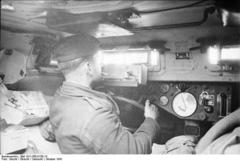 Немецкие танкисты второй мировой войны внутри танка