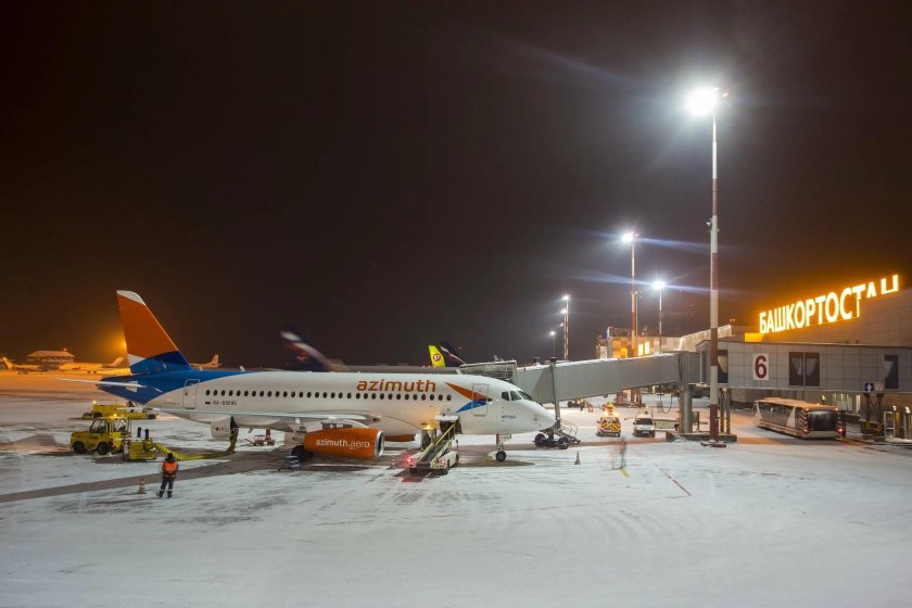 Аэропорт Уфа ночью зимой