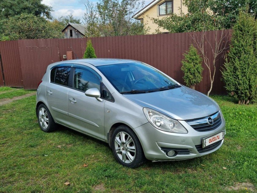 Опель Корса 1,4 2011г цветной бортовой компьютер