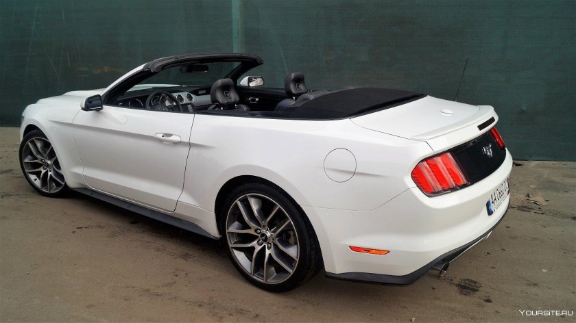 Форд Мустанг кабриолет белый