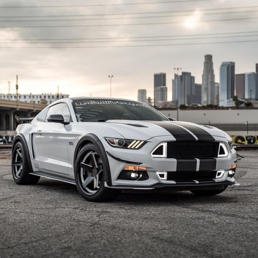 Форд Мустанг 2016 белый