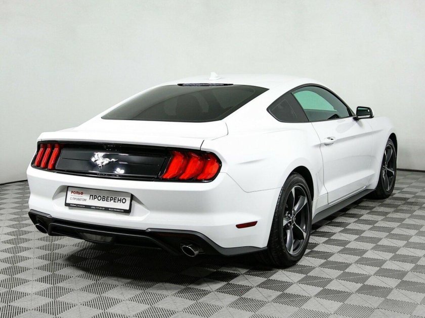 Ford Mustang 6 белый