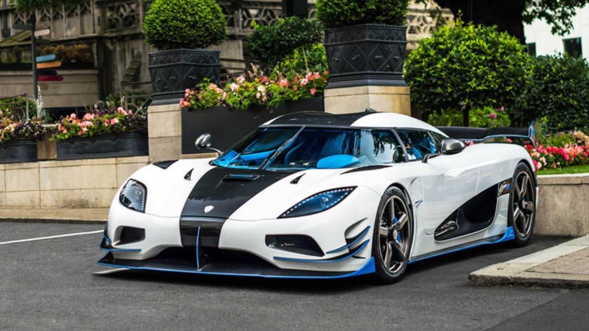 Машина Koenigsegg Agera 2020