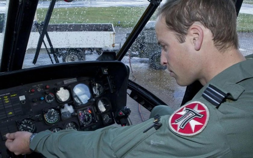 Принц Гарри за штурвалом вертолета