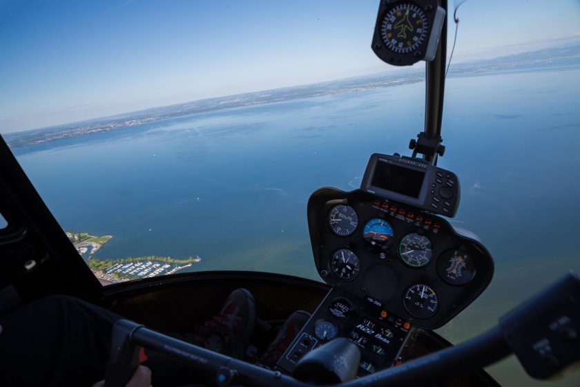 Кабина вертолета Robinson r44