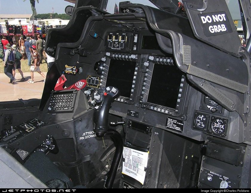 Ah-64 Apache кокпит