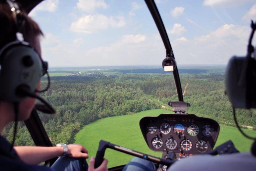 Кабина вертолета Robinson r44