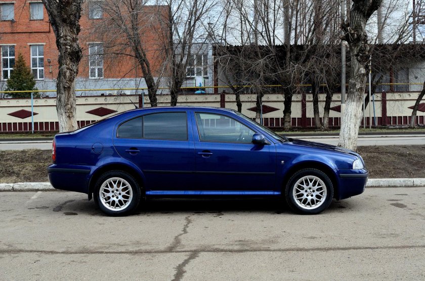 Skoda Octavia Tour синяя