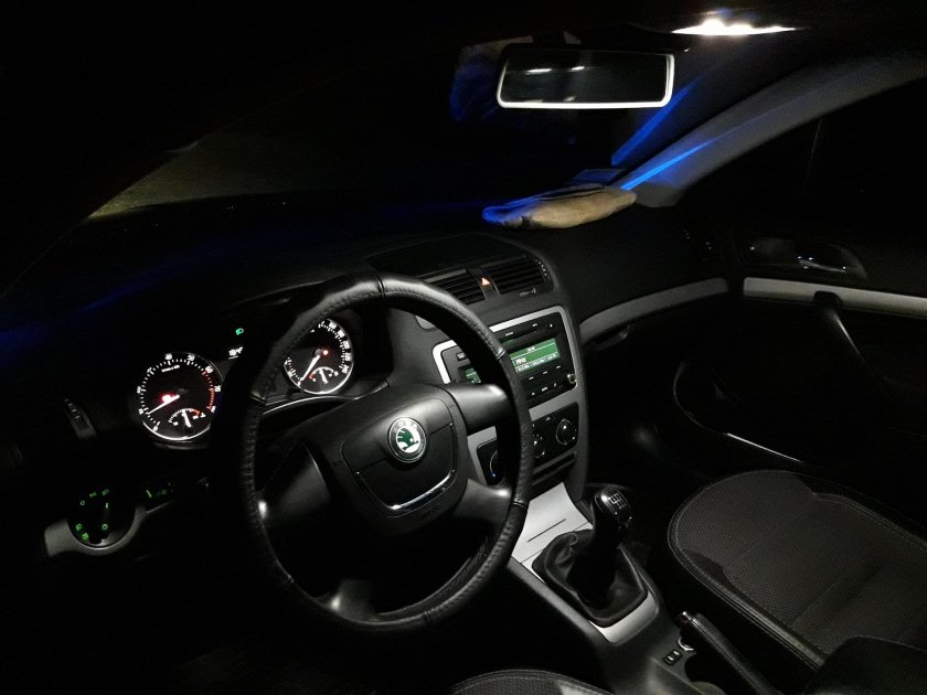 Шкода Октавия а5 салон ночью