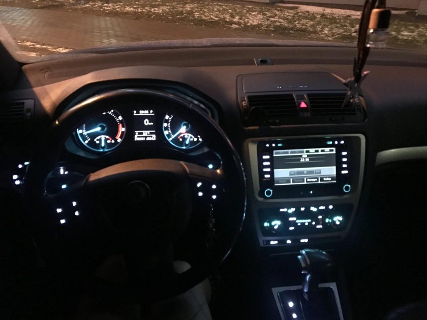 Шкода а 5 салон ночью