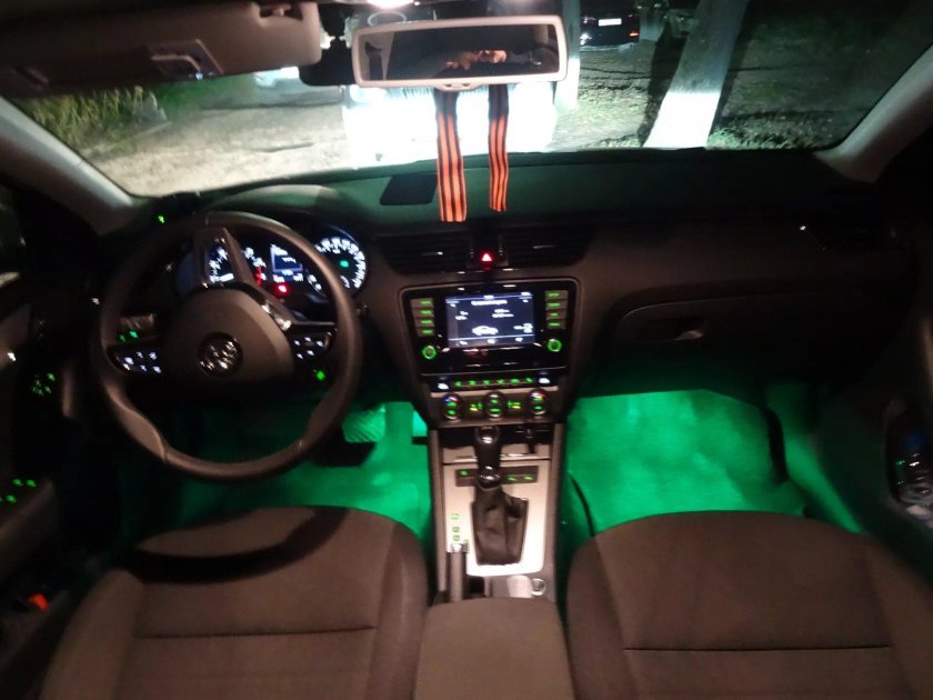 Подсветка салона Шкода Октавия а8