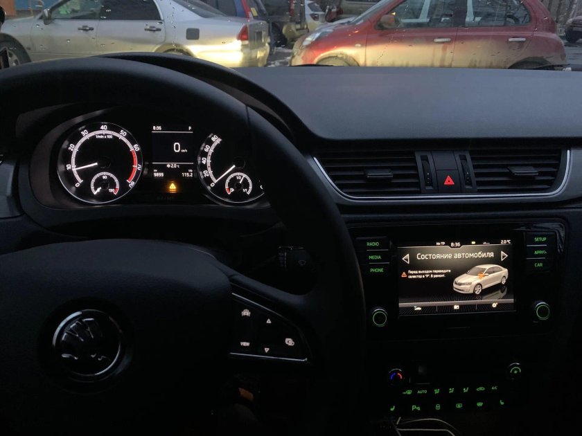 Skoda Rapid салон ночью