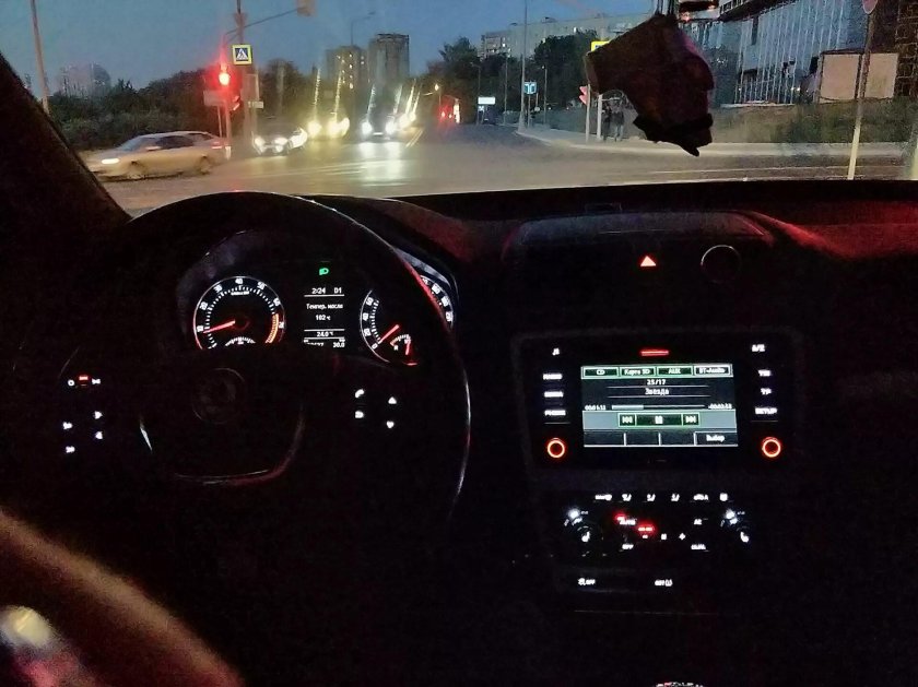 Шкода Октавия а5 салон ночью