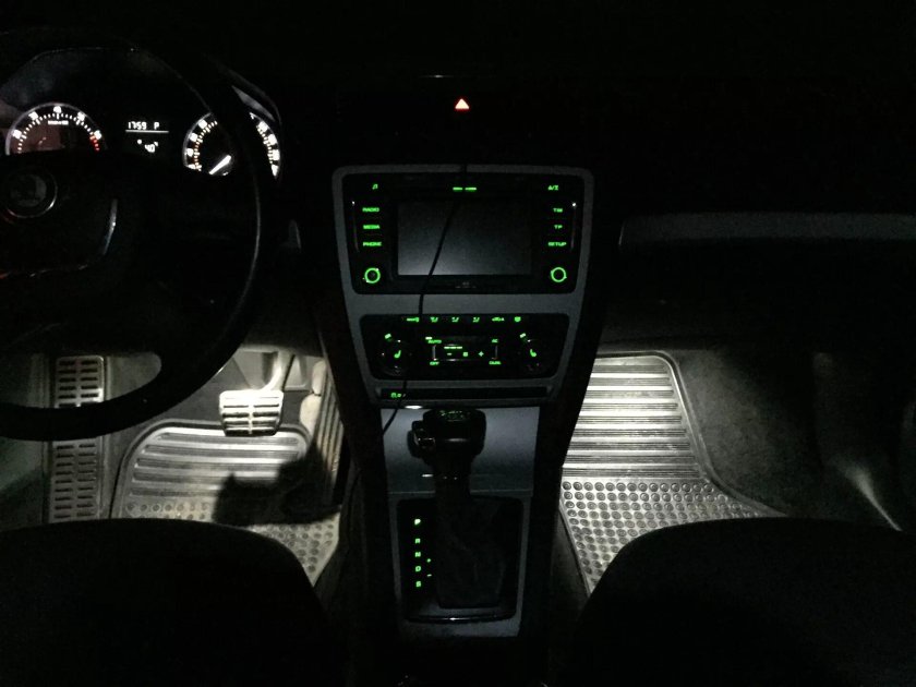 Шкода а 5 салон ночью